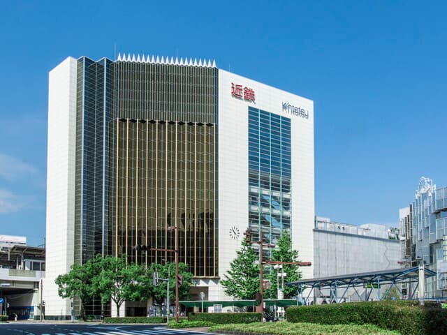 外観_近鉄四日市駅に直結する近鉄百貨店内にオフィスがあります。