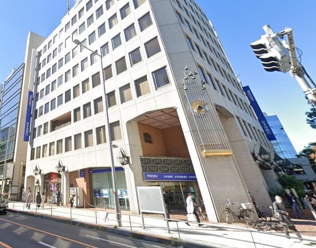 近隣の銀行_みずほ銀行 青山支店 (徒歩9分)