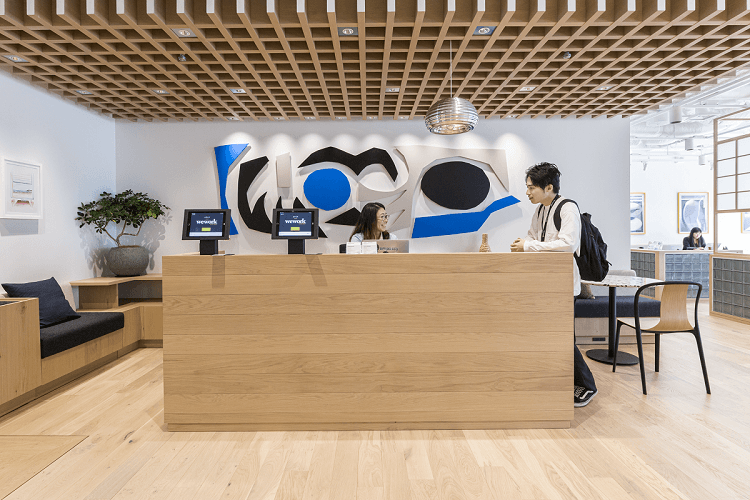 共用部_受付です。有人ですので急な来客にも安心です。©WeWork
