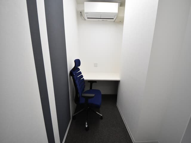 個室_1名用個室。自分だけの作業スペースとして快適な環境をお使いいただけます。