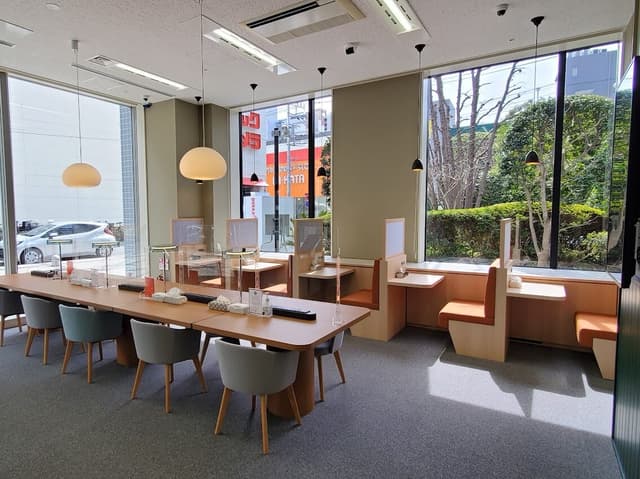 共用部_コワーキングスペース。開放的なスペースで快適に仕事できます。