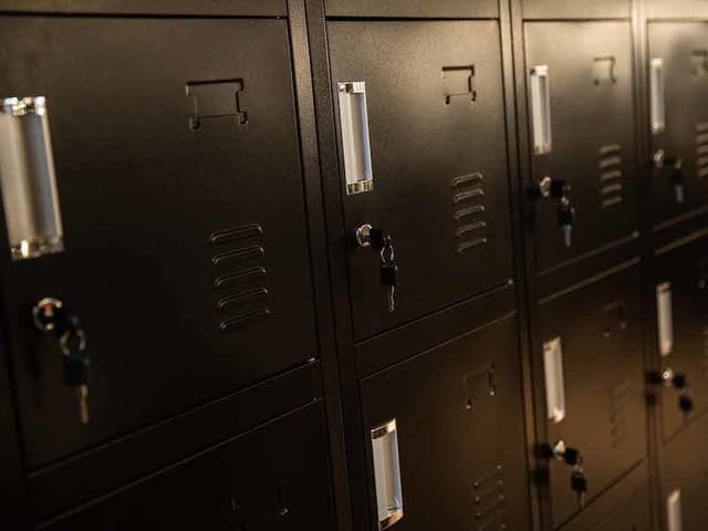 設備_LOCKER。パソコンや書籍などをオフィスに置いておくことができます。