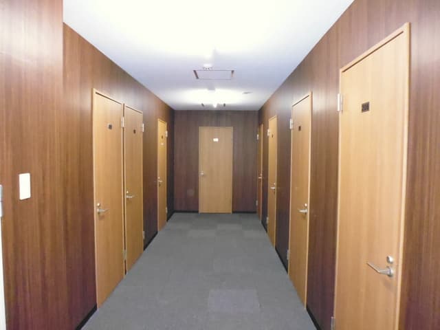 内観_各個室に鍵がついており、セキュリティも安心です。