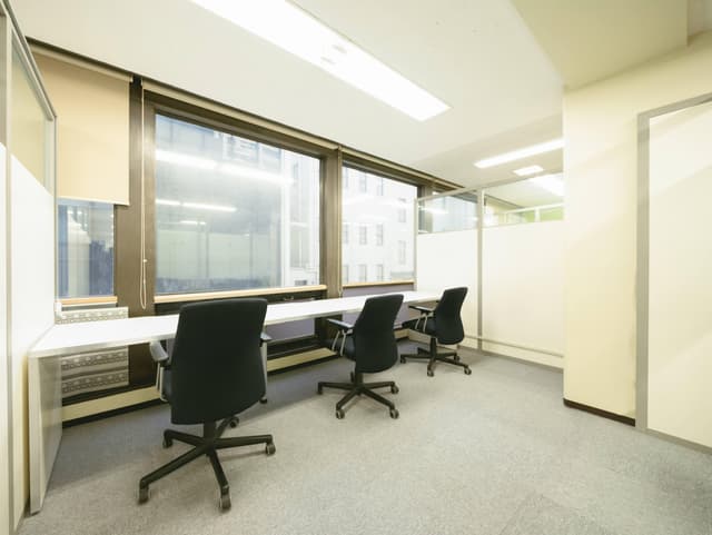 シェアオフィス_事務所型のシェアオフィスは1名から6名まででご利用いただけます
