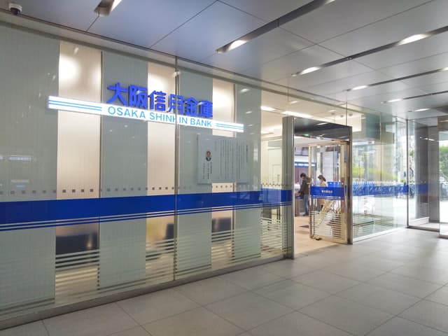 外観_エントランス。大阪信用金庫 新大阪支店の中にシェアオフィスがあります。