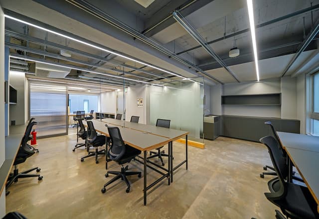 _専有部_4階_約15名が入居できる十分なスペースがあります。