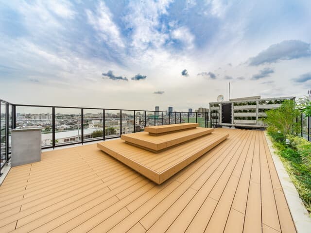 共用部_ルーフトップテラス。無線LANに対応したテラスになっています。