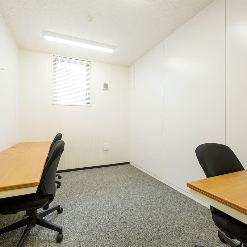 個室(3名用)_電話回線も完備。電話会社との直接契約になります。