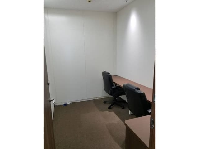 個室_24時間365日利用可能で、法人登記やネット、応接室をご利用いただけます。