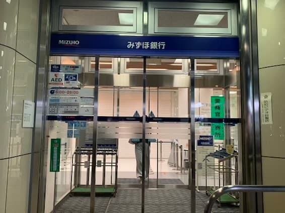 近隣の銀行_みずほ銀行神田支店(徒歩1分)