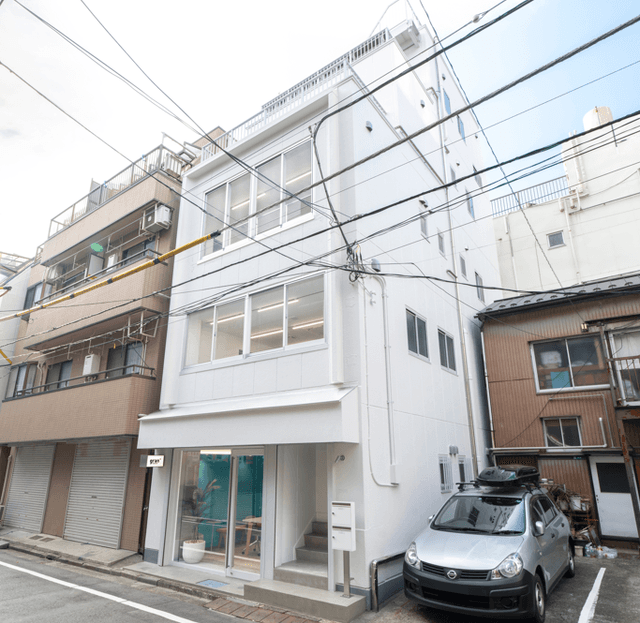 外観_リノベーションが施されたセットアップオフィス。