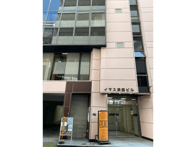 ビル外観_西新宿ライズオフィスはこのビルの3階です。