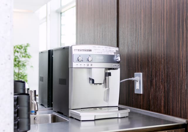 その他_セルフサービスのコーヒーメーカーでコーヒーブレイクが楽しめます