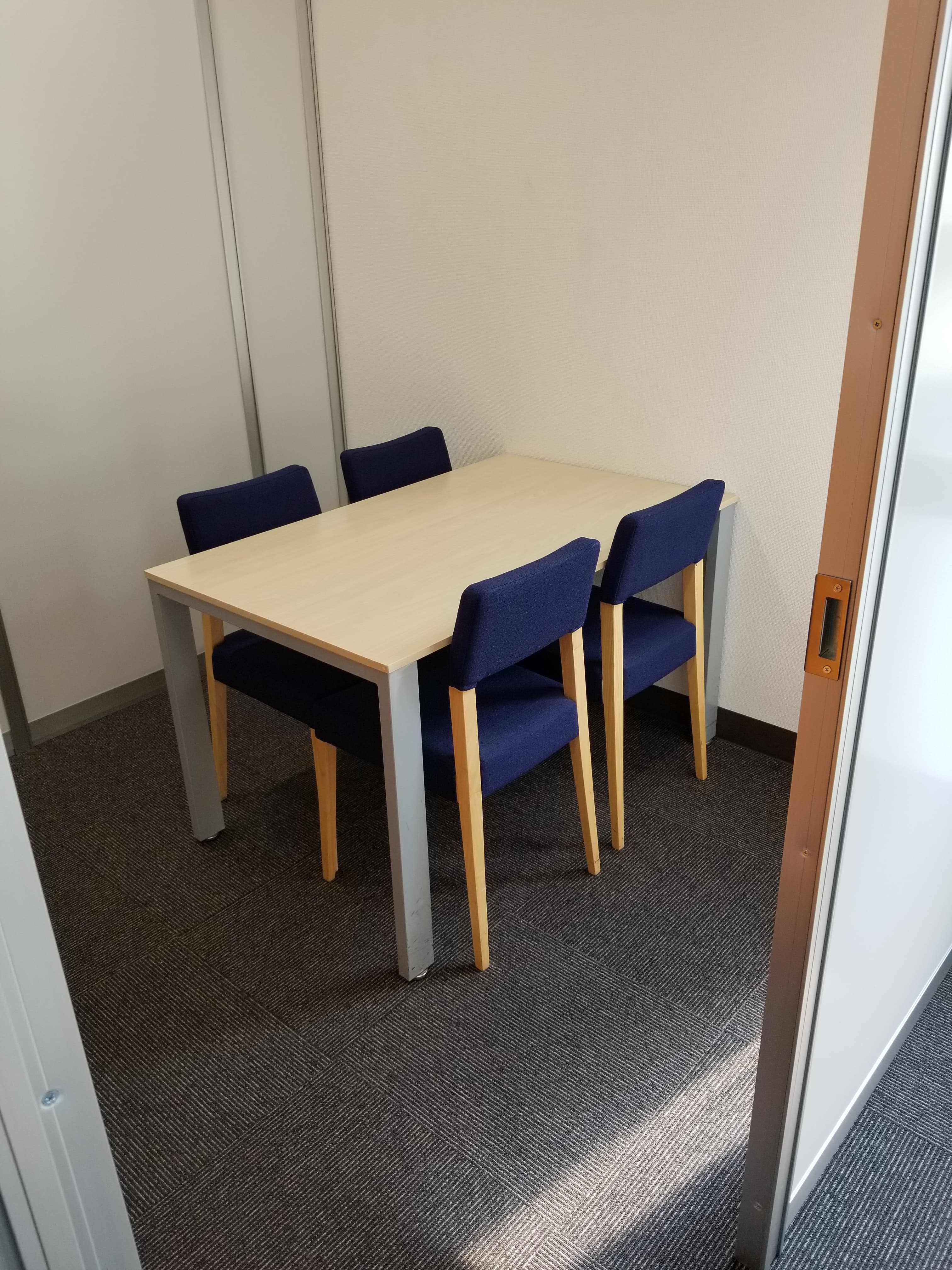 共用部_会議室はいつでも無料で利用できます。