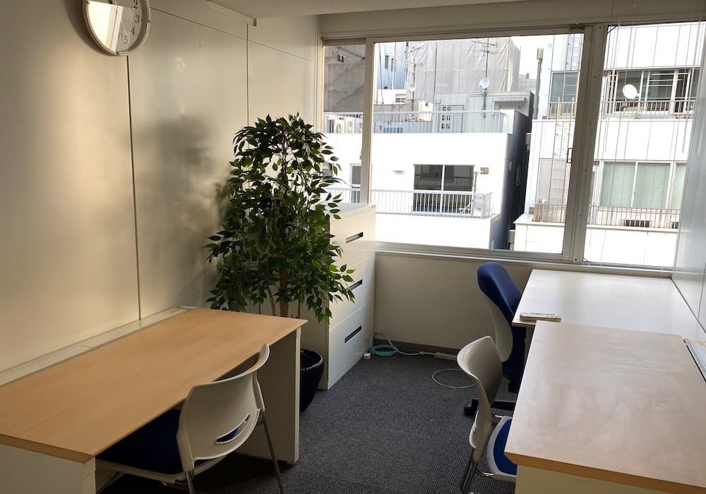 603号室_デスクなどのオフィス家具は完備となっています。