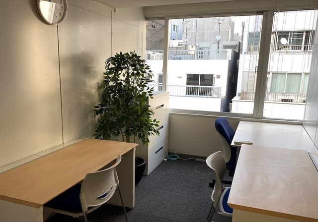 603号室_デスクなどのオフィス家具は完備となっています。