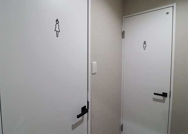 共有スペース_トイレ扉。