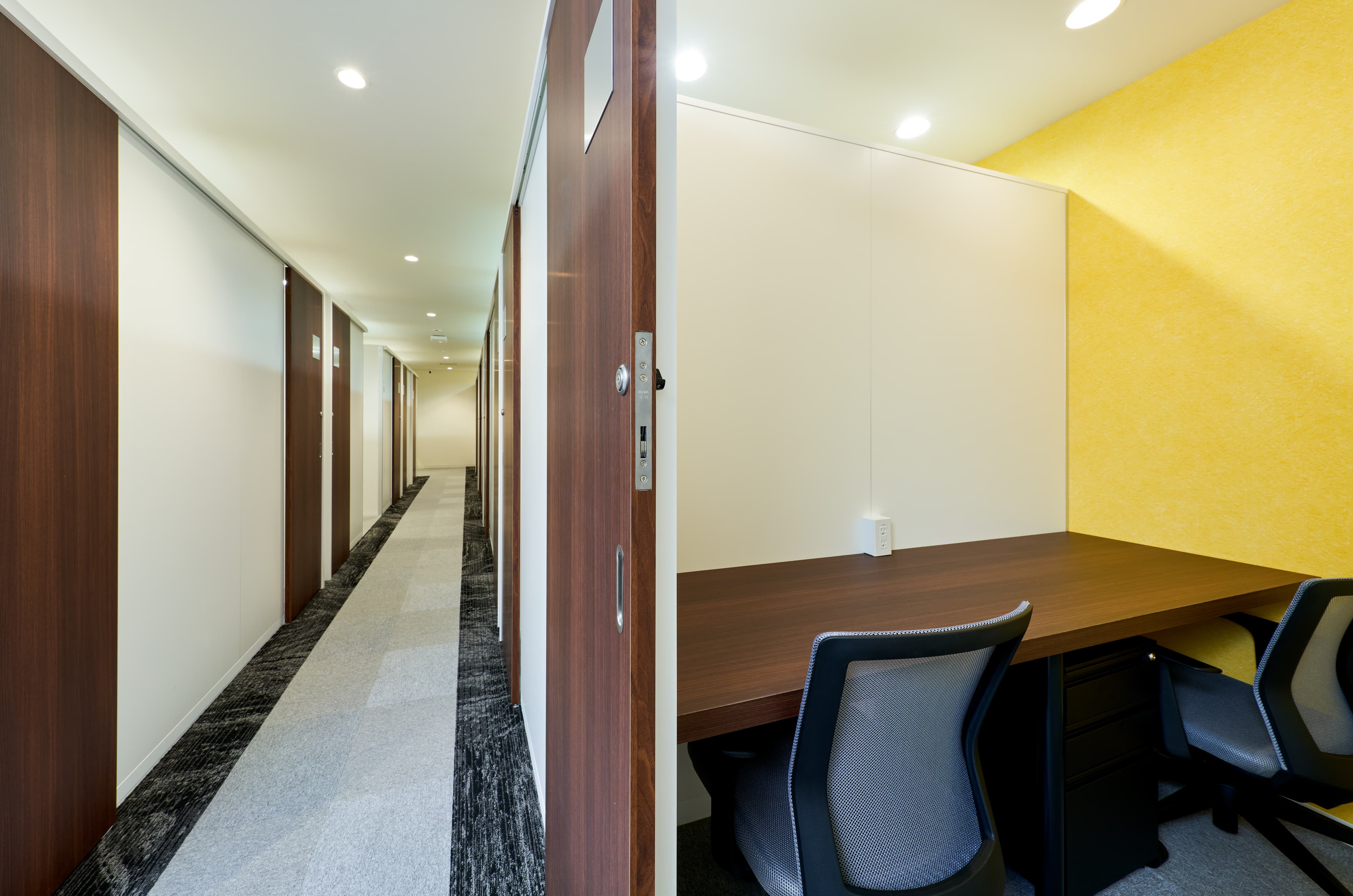 個室_2名用の個室です。ゆったりと落ち着いた広さを確保することができます。