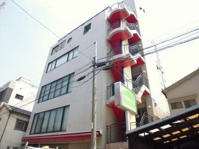 外観_タイル張りでシンプルな外観です。閑静な住宅街の中にあり、集中して作業して頂けます。