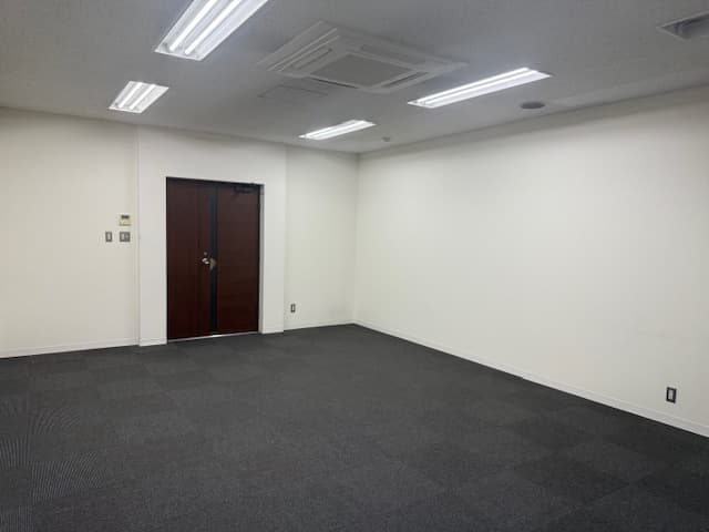 専有部_個室。家具なしなのでコストを抑えつつ、自分らしいオフィスを実現できます。