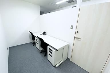 専有部_半個室。家具付きです。