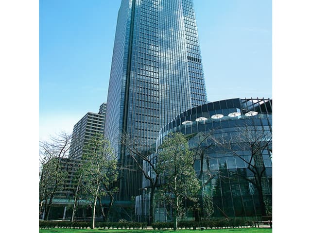 近隣の商業施設_東京ミッドタウン (徒歩4分)