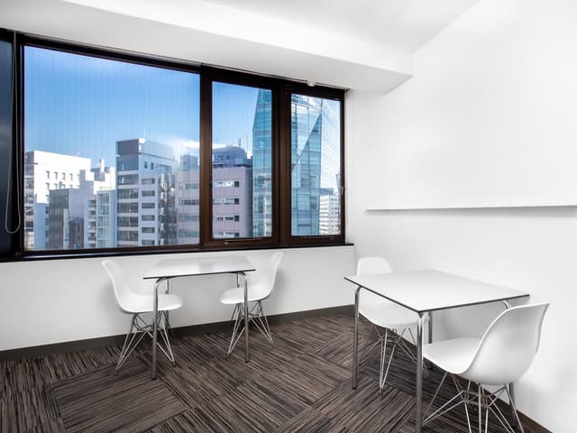 共用部_ビジネスラウンジ。入居者様同士のコミュニケーションも広がりそうです。