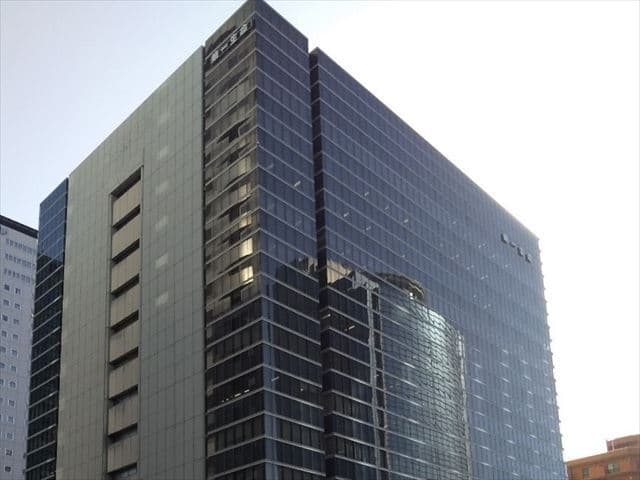 外観_新大阪駅から徒歩5分のところにあるビルです。