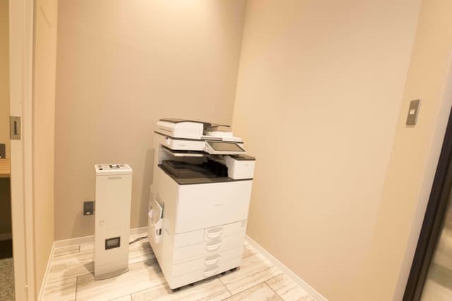 設備_複合機など大型の設備を買わずに共有できるのが魅力的です!