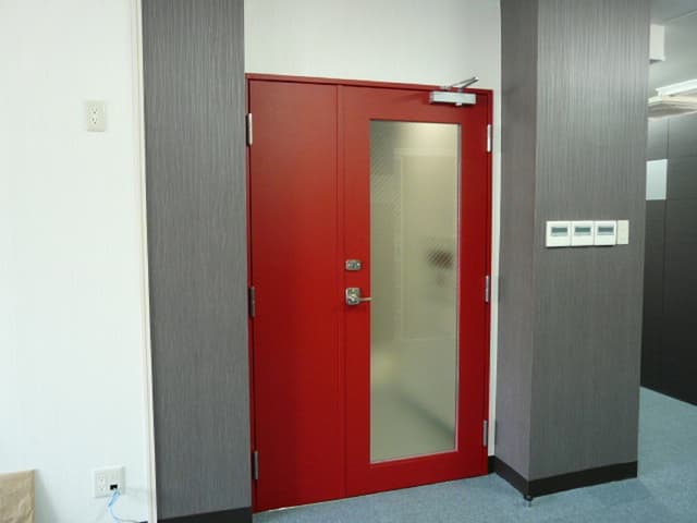 外観_オフィス入り口。オフィスは札幌駅から徒歩5分の好立地となっています。