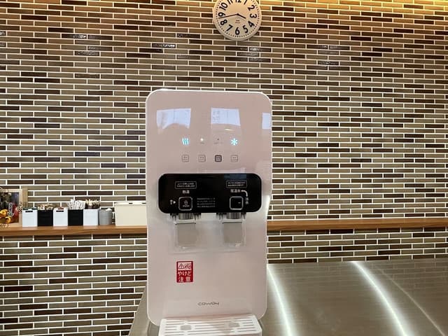 設備_ウォーターサーバー。入居者様は自由に利用可能です。