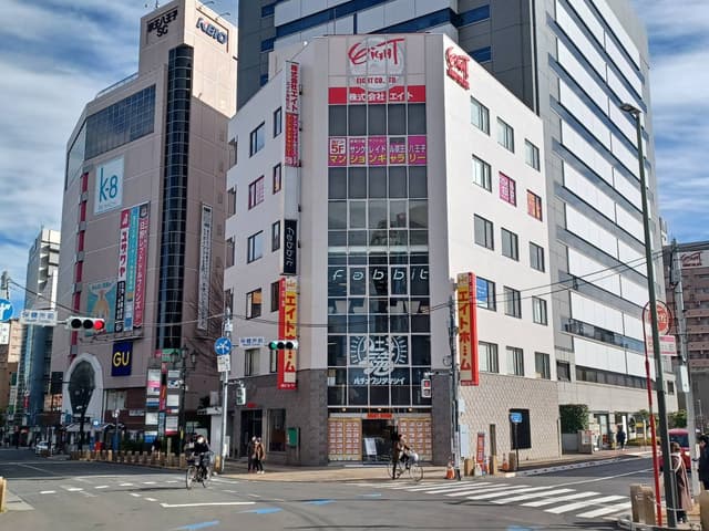 外観_1階にエイトホームが入っているビルです。