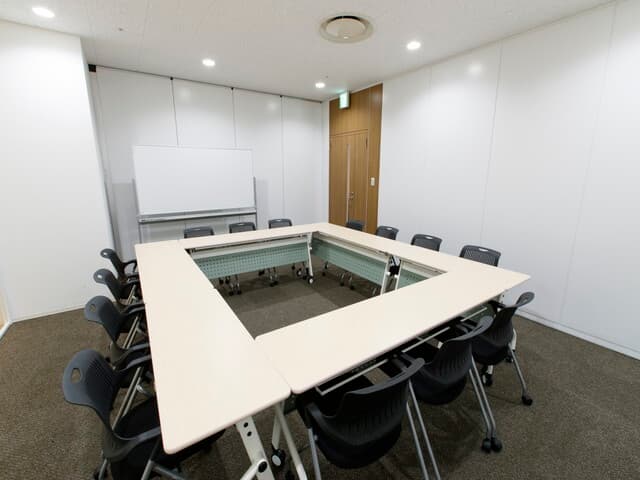 共用部_会議室。少人数~大人数でご利用いただける会議室をご用意。