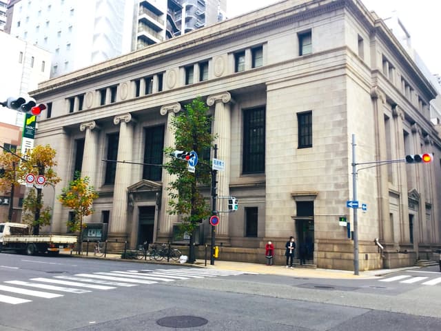 近隣の銀行_三井住友銀行大阪中央支店(徒歩3分)