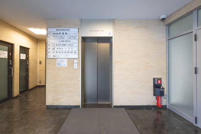 外観_ビルエントランスホール。