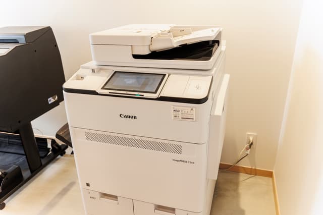 設備_複合機。有料での利用が可能です。