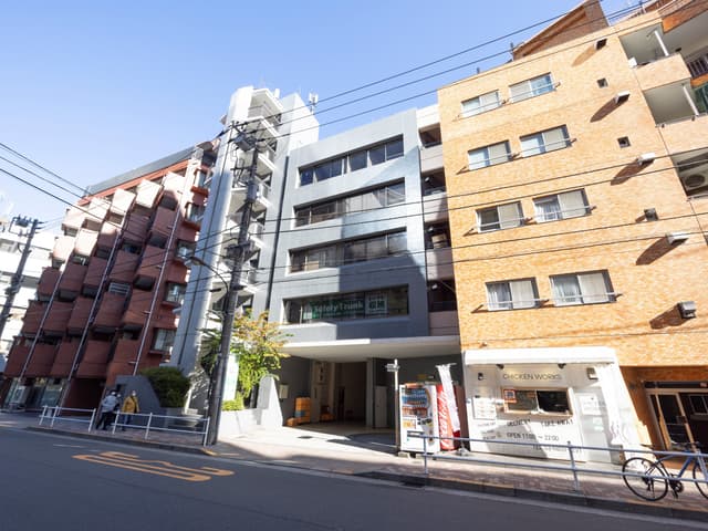 建物外観_田町駅徒歩7分・三田駅徒歩8分の場所に位置するオフィスです。
