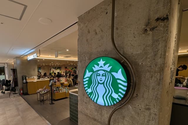 周辺のカフェ_スターバックスコーヒー ミーナ天神店(徒歩4分)
