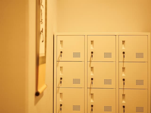 設備_ロッカー。こちらを利用する事でスペースを有効に活用できます。