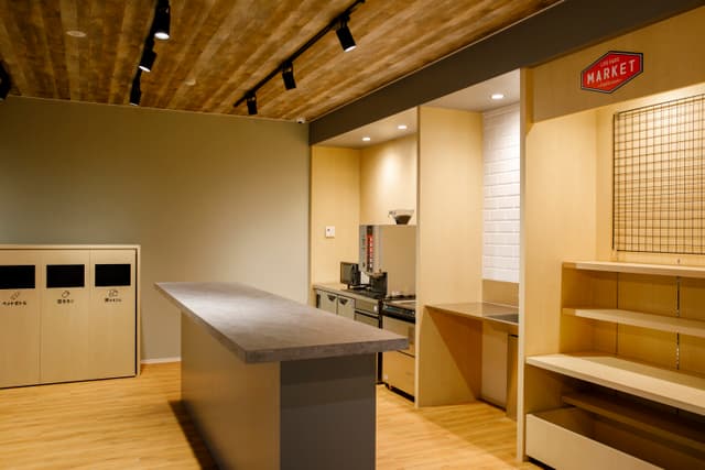 共用部_ドリンクサーバー・キッチン。無料でコーヒーサーバーなどがご利用いただけます。