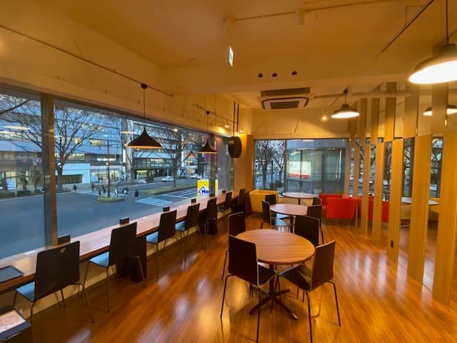 共有部_カフェエリア。コーヒーなどの飲み物を自由に楽しみながら休憩、作業が出来ます。