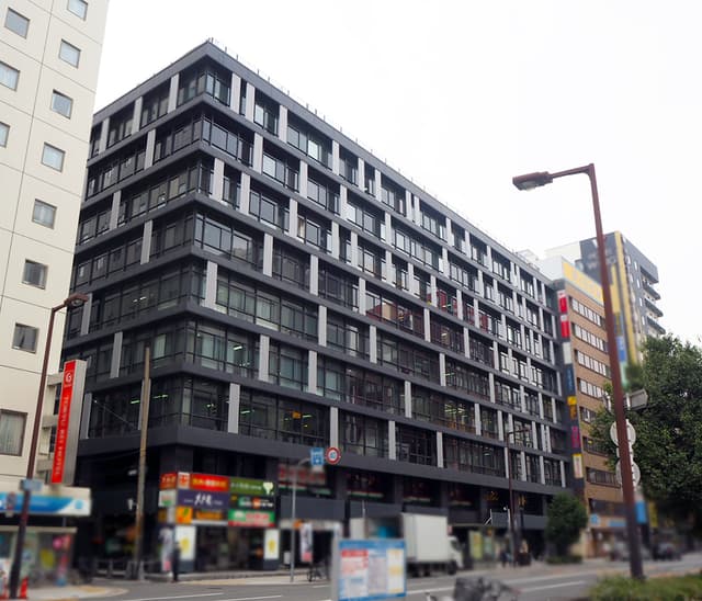 外観_扇町通りに面した大変視認性の高いオフィスビルです