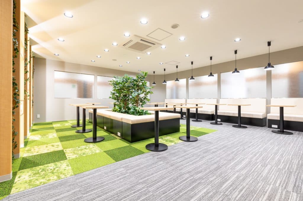 Cafeブース_オフィス中心部にあるCafeブースは気軽に立ち寄れるカフェのような空間を目指しました