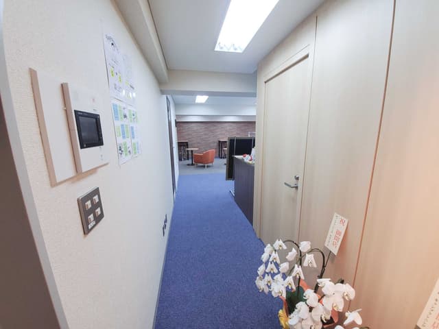 共用部_入り口からの内観でフリースペースに直結です。