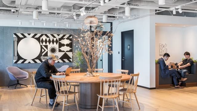 共有スペース_リラックスした雰囲気で仕事ができます©WeWork
