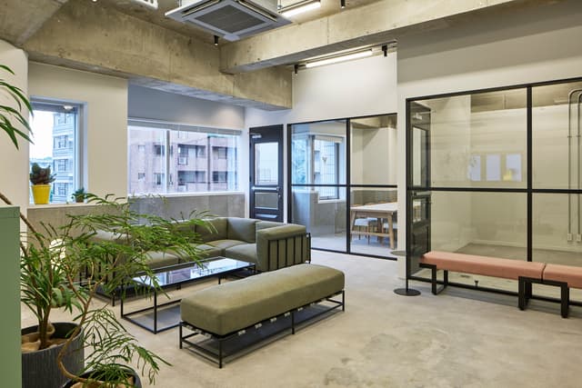 専有部_個室。フリースペースや会議室、バルコニーなどが同フロア内にあります。