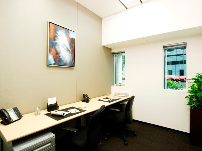 個室_2名などの少人数からの利用が出来る個室もあります©Regus