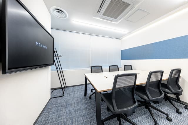 その他_大型モニター付き、6名用会議室