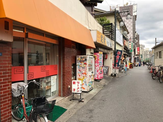 周辺状況_鶯谷駅周辺には飲食店や居酒屋が多く立ち並んでいます。