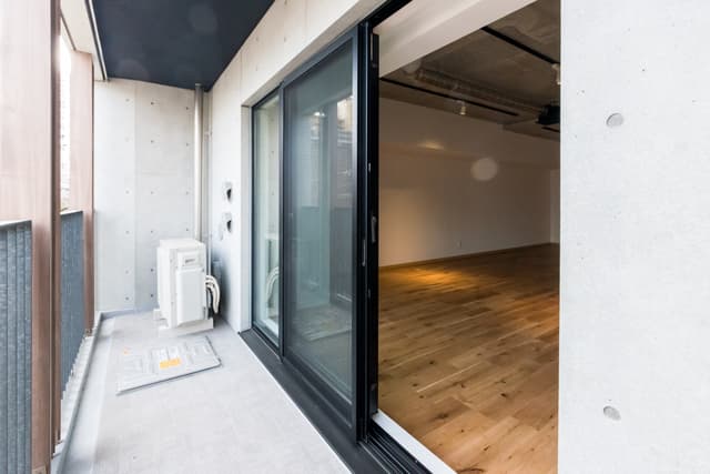 個室_OFFICE。全室バルコニー付きになっています。